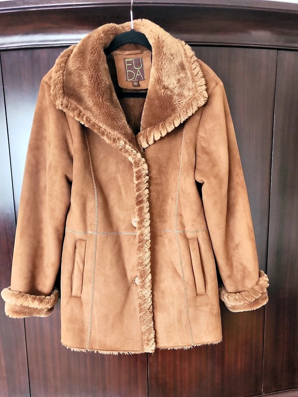 FUDA Faux Shearling Coat in Brown Size Large Like New